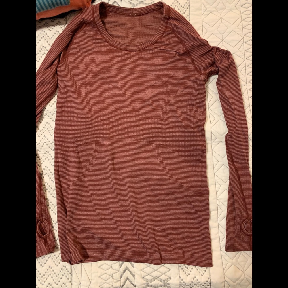 Lululemon tee
